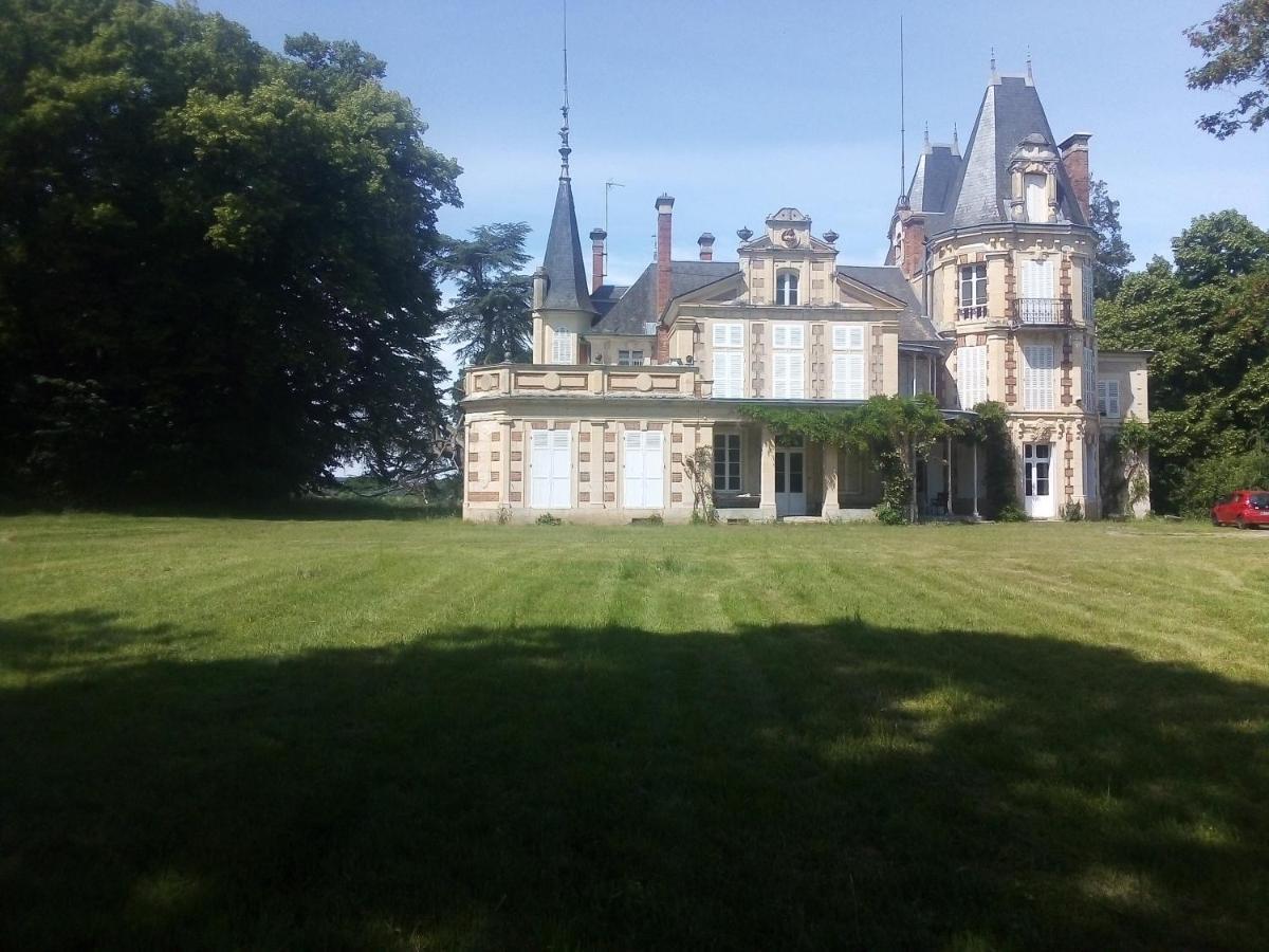 Chateau De Maucouvent Challuy Buitenkant foto