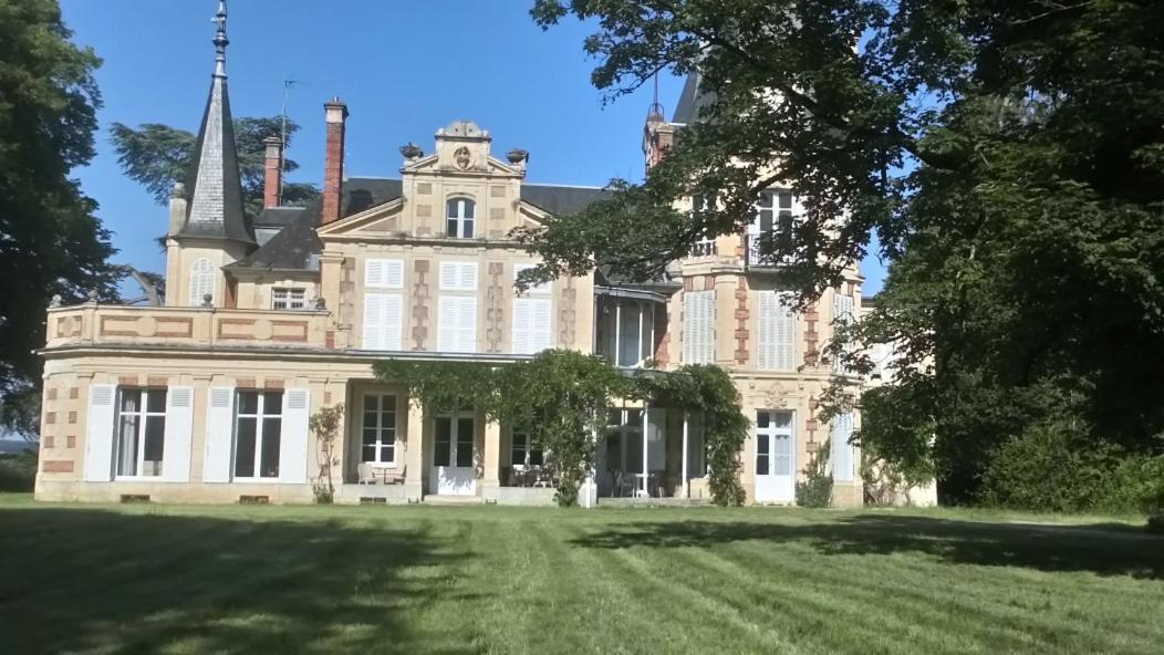 Chateau De Maucouvent Challuy Buitenkant foto