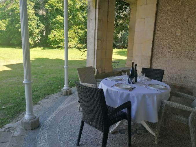 Chateau De Maucouvent Challuy Buitenkant foto