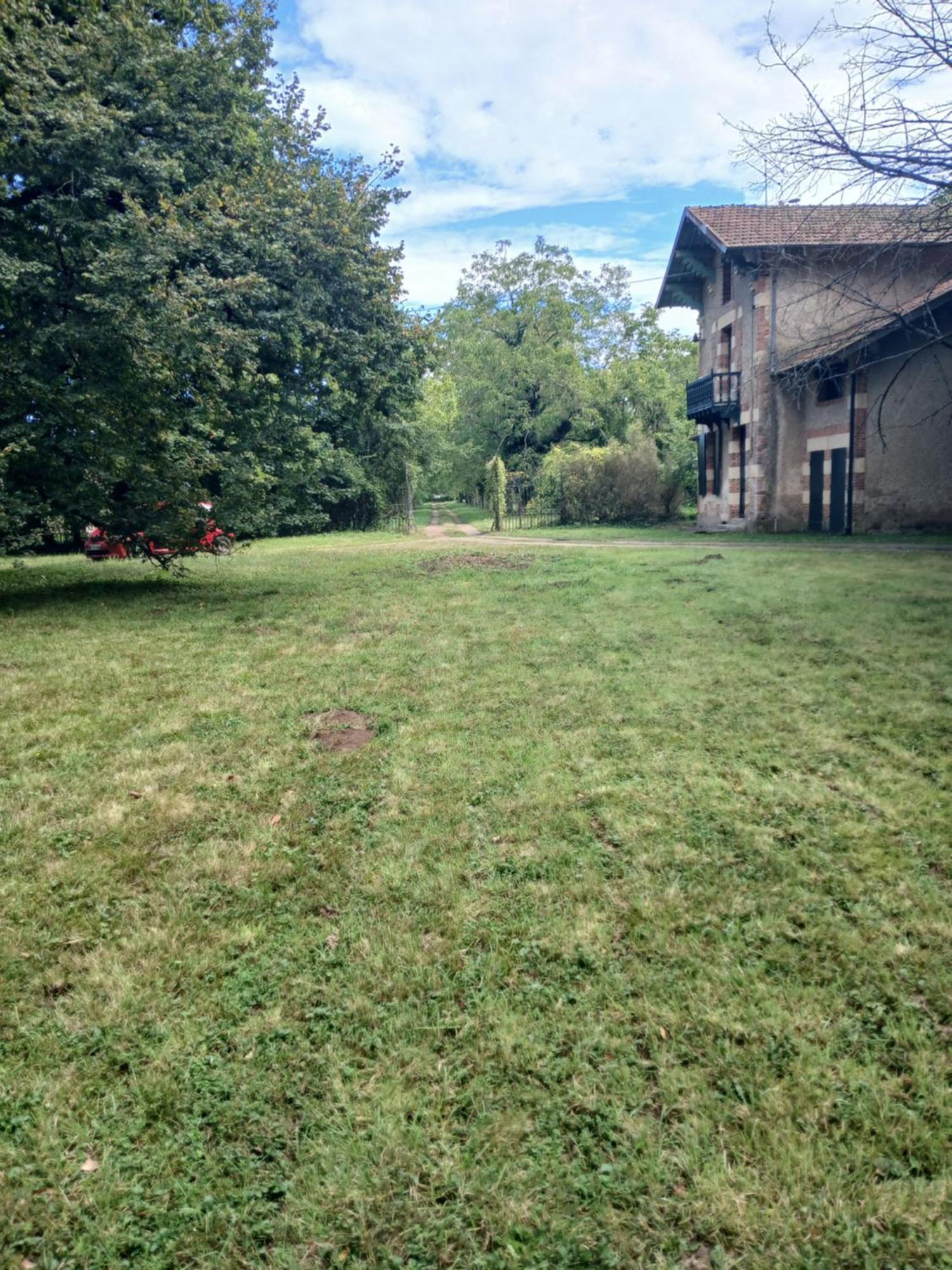 Chateau De Maucouvent Challuy Buitenkant foto